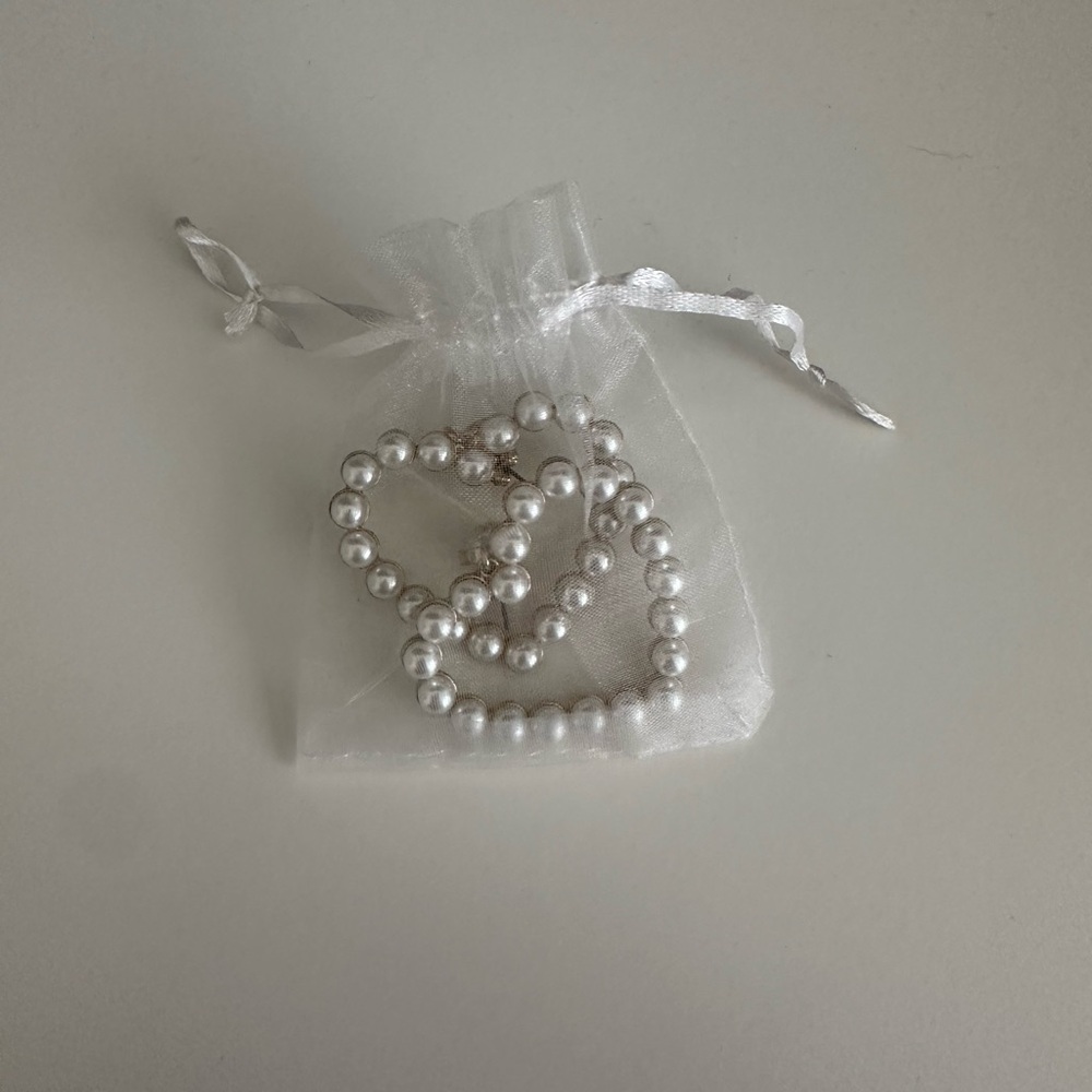 Pearl Heart Shaped Dangle Stud Earrings (Fake Pearls)